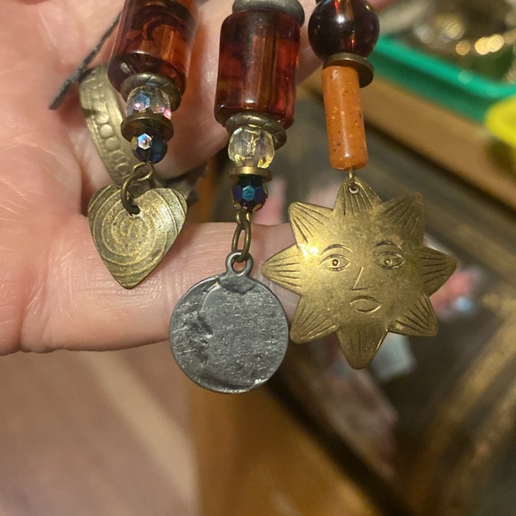 Antique looking Black Moon, Sun, Stars Brooch. (ZZ) - Picture 6 of 7